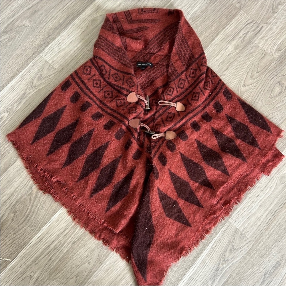 SAKS FIFTH AVENUE Women's Aztec Print Cape/Poncho/Wrap Rust Red Brown